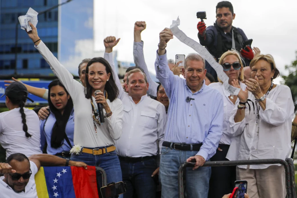 Machado desafió a Maduro y encabezó una masiva marcha