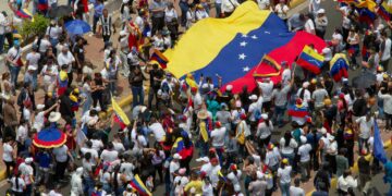 Denuncian más de 20 muertos