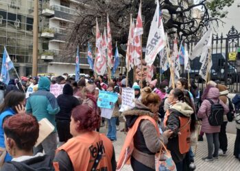 Organizaciones sociales marcharon contra Pettovello por el desabastecimiento de comedores