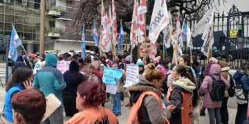 Organizaciones sociales marcharon contra Pettovello por el desabastecimiento de comedores