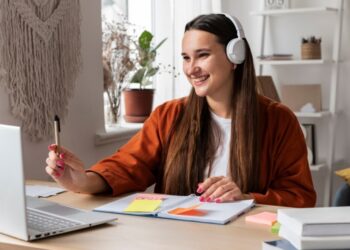 Lanzan tres cursos para desarrollar habilidades digitales esenciales en el mundo laboral