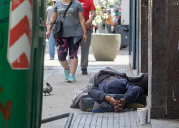 El índice de pobreza aumentó al 52,9% en el primer semestre del año