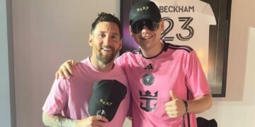 Bizarrap fue captado sin gorra ni lentes mientras miraba un partido del Inter Miami