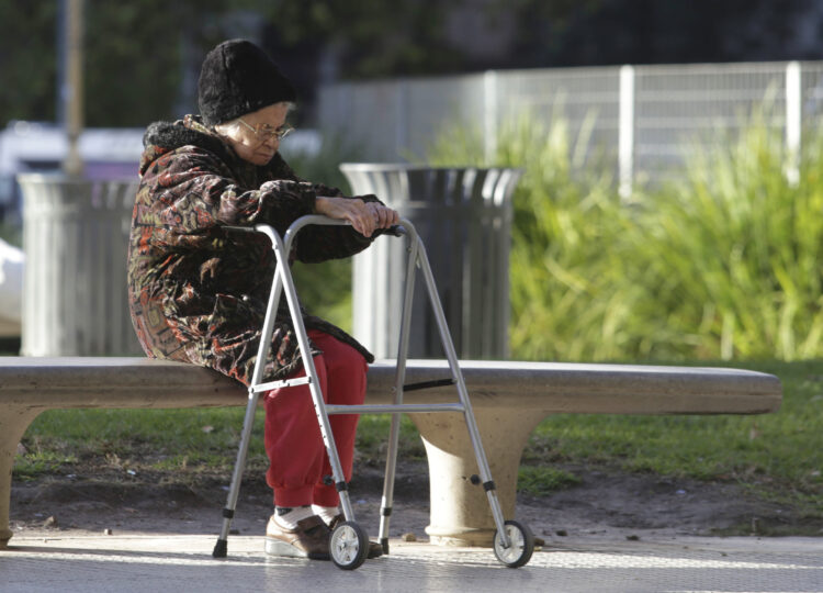 El gasto en jubilaciones y pensiones cayó 20,3% en ocho meses