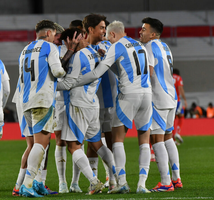 La Selección Argentina se mantiene como líder pese a la derrota con Colombia