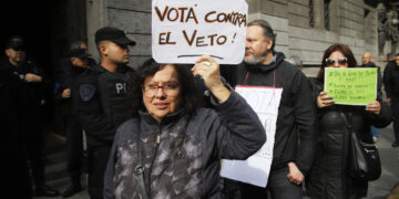 Marcha frente al Congreso contra el veto a las jubilaciones y despliegue de un mega operativo de seguridad