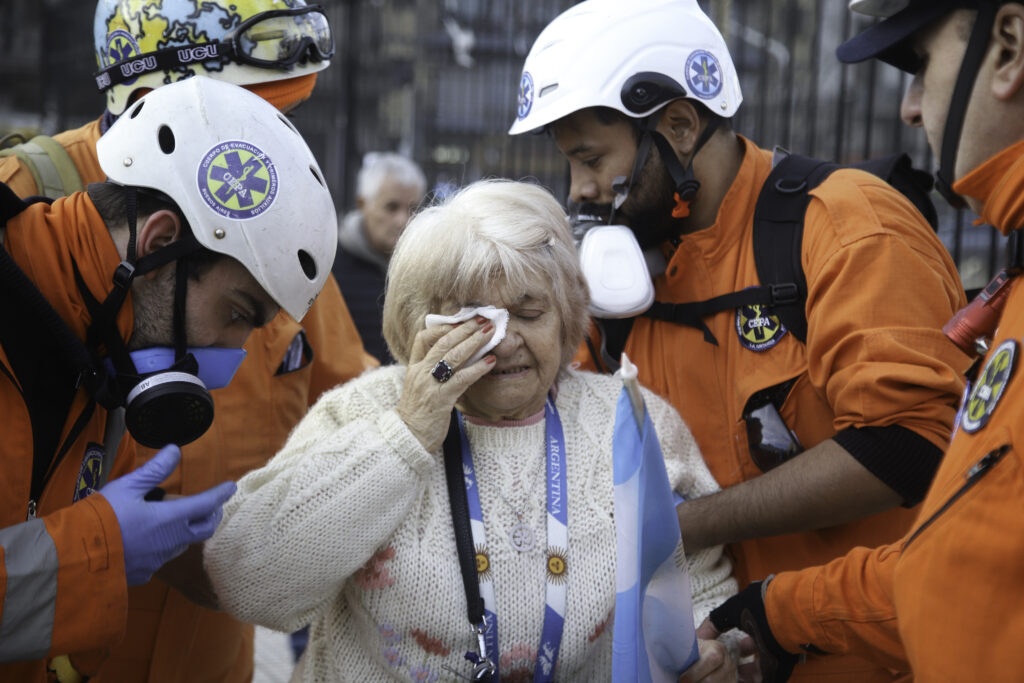 Tensión e incidentes frente al Congreso tras la confirmación del veto de Milei
