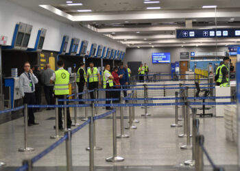 Comenzó el paro de aeronáuticos por 24 horas y hay más de 300 vuelos cancelados