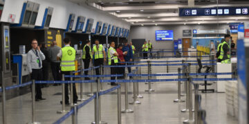 Comenzó el paro de aeronáuticos por 24 horas y hay más de 300 vuelos cancelados