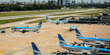 Una medida cautelar deja sin efecto el decreto que declaraba «esencial» al transporte aéreo