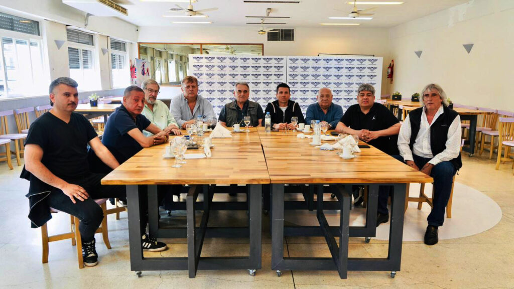 Los sindicatos se reunieron tras el anuncio del Gobierno de Aerolíneas Argentinas