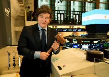 Tras el discurso de Milei, las acciones argentinas en Wall Street cayeron hasta un 3,6%