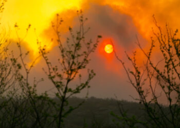 Con menor actividad, siguen activos los incendios de Chancaní y San Marcos Sierras