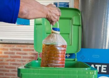Relanzan el programa de recuperación de aceite domiciliario usado: a dónde llevarlo