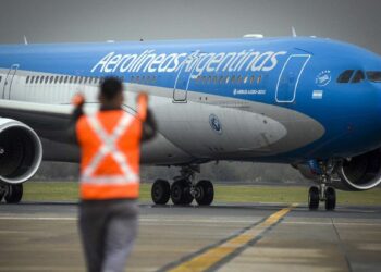 Milei firmará un decreto para privatizar a Aerolíneas Argentinas