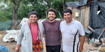 De basura a belleza: dos historias de resiliencia humana atravesadas por el reciclaje de desechos plásticos