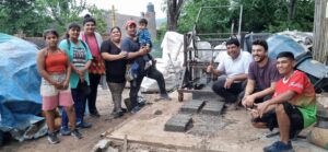 De basura a belleza: dos historias de resiliencia humana atravesadas por el reciclaje de desechos plásticos