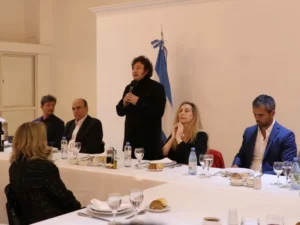 Así fue el asado de Milei para agasajar a los "87 héroes" que avalaron el veto a las jubilaciones