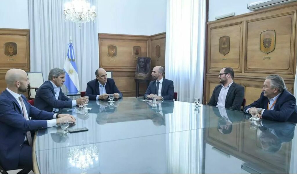 El Gobierno recibió a representantes de Gol, después de haber anunciado intención de ceder la línea de bandera