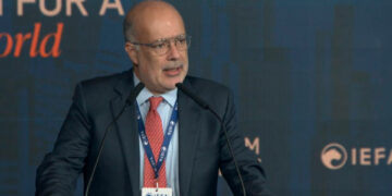 El FMI desplazó a Rodrigo Valdés de las negociaciones con la Argentina