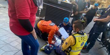 Una mujer resultó lesionada tras desprenderse la mampostería de un edificio