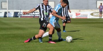 Racing cayó en Caseros y no pudo ingresar a la zona de reducido