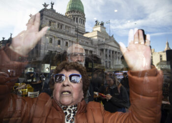 Gracias a la división de la UCR, Milei logró sostener el veto a la reforma jubilatoria