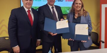 Llaryora logró financiamiento para empresas de la provincia