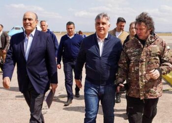 Milei recorrió por aire las zonas afectadas por los incendios en Córdoba