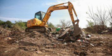 Comienzan a erradicar el basural de El Tropezón, donde se construirá una cancha de fútbol 5