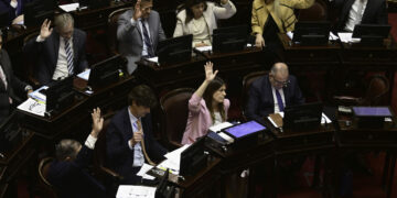 El Senado volteó el DNU que le otorga 100.000 millones a la Side y aprobó el presupuesto universitario