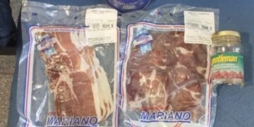 Insólito: un funcionario municipal detenido por robar jamón y bondiola en un súper de Córdoba