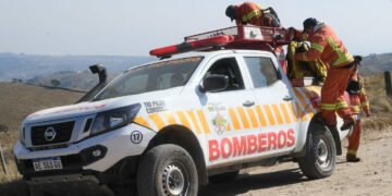 Se logró extinguir el 60% del incendio en El Durazno y más de 200 bomberos siguen trabajando