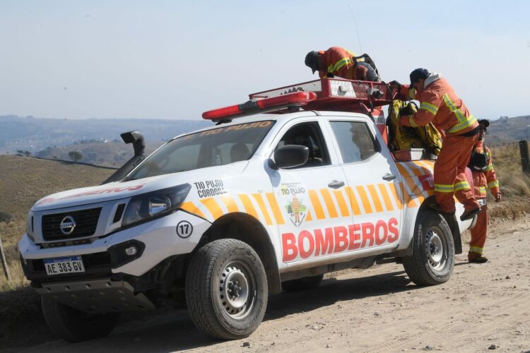 Se logró extinguir el 60% del incendio en El Durazno y más de 200 bomberos siguen trabajando