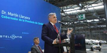 Llaryora celebró la inversión de Stellantis: «Es la noticia industrial más importante de la Argentina»
