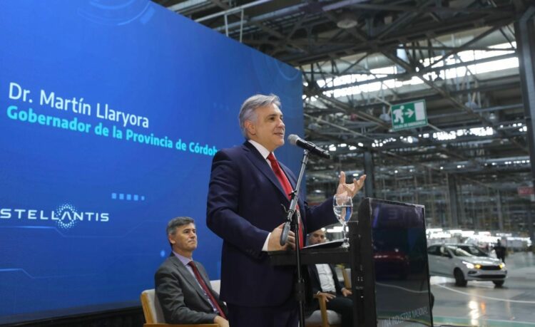 Llaryora celebró la inversión de Stellantis: "Es la noticia industrial más importante de la Argentina"