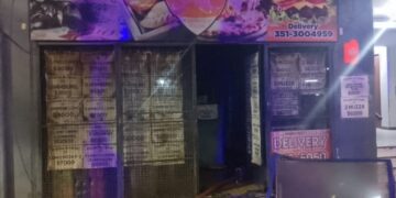 Una freidora provocó un incendio en una pizzería y 45 personas debieron autoevacuarse