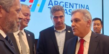 Llaryora en Estados Unidos, busca atraer inversiones y fomentar la cooperación entre instituciones