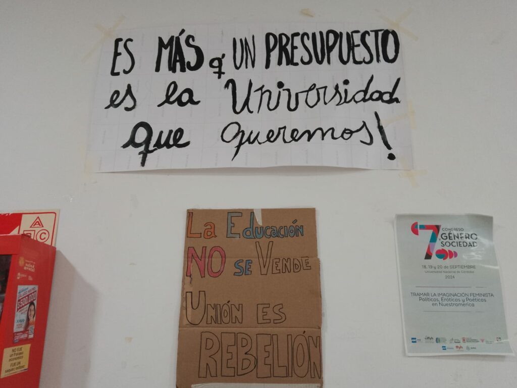 Contra el desfinanciamiento de las universidades, estudiantes toman un pabellón de la UNC