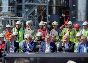 Llaryora reiteró el pedido para elevar el corte de biocombustibles al 25%