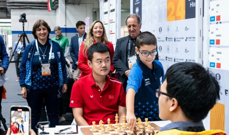 Faustino Oro, en las Olimpíadas de ajedrez, en Budapest. El chico argentino fue invitado al evento junto con otras estrellas del deporte.