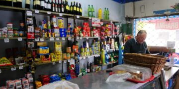 Familias solicitan alimentos de descarte en los almacenes