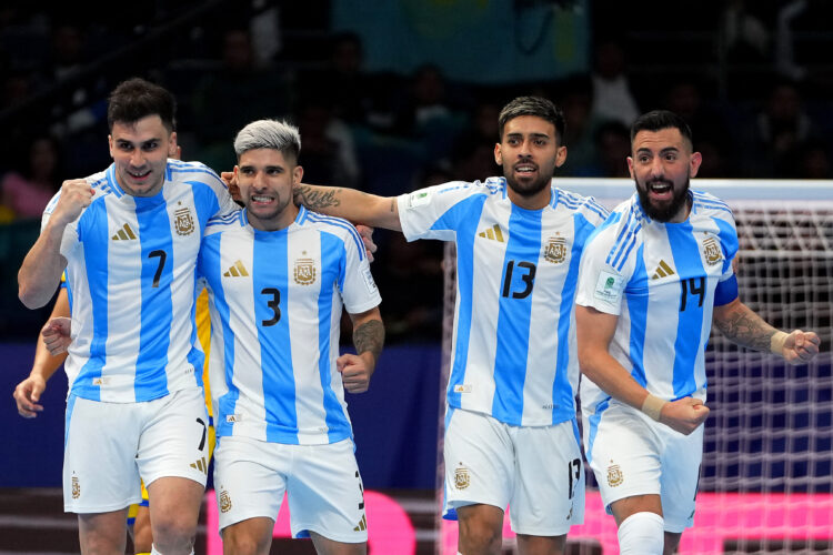 Argentina goleó y se metió en semifinales del Mundial