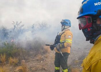 Llegaron brigadistas, aviones y helicópteros desde Nación