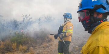 Llegaron brigadistas, aviones y helicópteros desde Nación