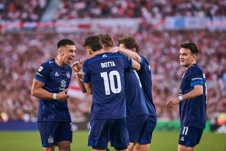 Talleres venció a River y quedó como escolta de Vélez