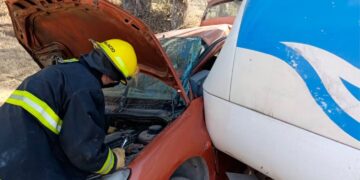 Dos heridos por un choque entre un auto y el Tren de las Sierras en un cruce