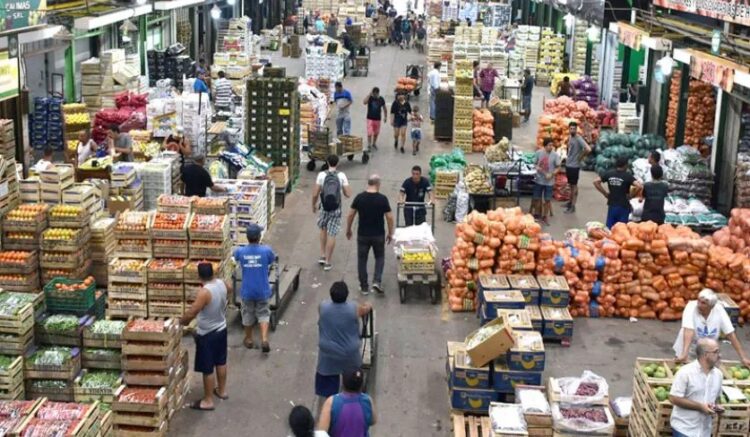 El consumo masivo sigue sin repuntar: en agosto cayó 17,2%