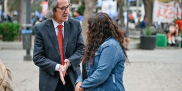 La Defensoría del Pueblo atendió cientos de consultas en un operativo céntrico