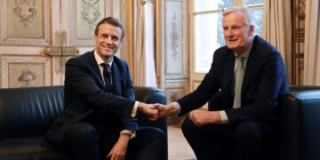 Un acuerdo de último minuto salvó al gobierno de Macron